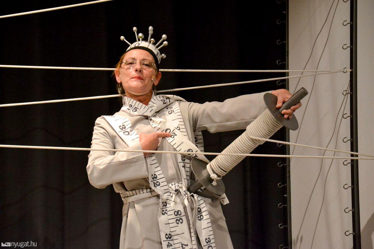 647370 a csaszar uj ruhaja