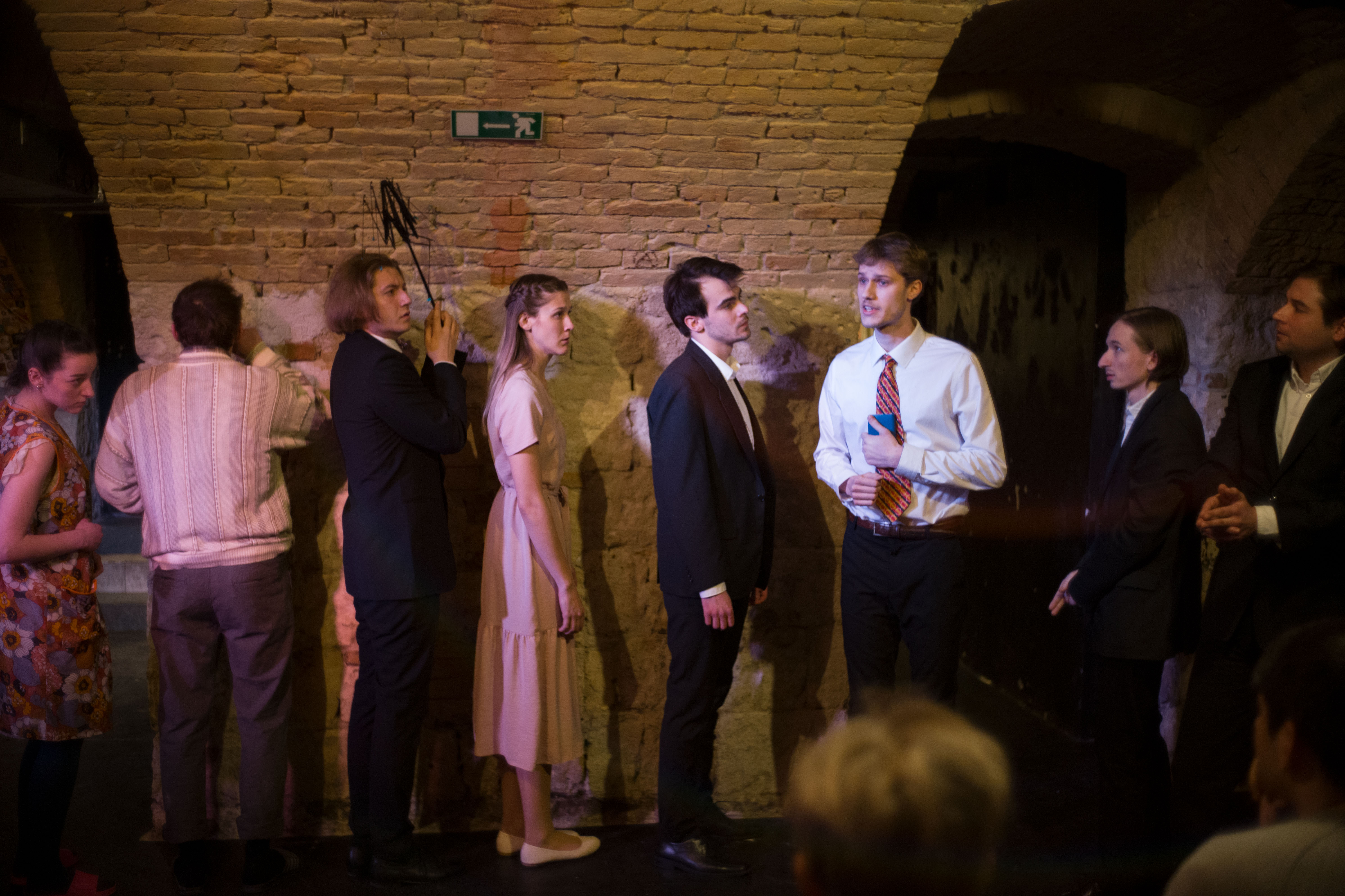 2022.04.18. Örkény István: Pisti a vérzivatarban főpróba a budapesti Auróra alagsori termében.Játsszák:Berényi Nóra Blanka, Börcsök Olivér, Gloviczki Bernát, Hevesi László, Jakab Balázs, Kádár Kinga, Polák Ferenc, Anton Szász Gabi, Turi Péter, Váradi GergelyZenekar:Deák-Volom Dávid, Márkus István, Pirisi Máté, Váczi KristófLátvány: Fülöpp Réka. Juhos-Kiss CsengeDramaturg: Sahin-Tóth SáriAsszisztens: Fülöpp RékaRendező: Gardenö Klaudia#FreeSzFE #Leica