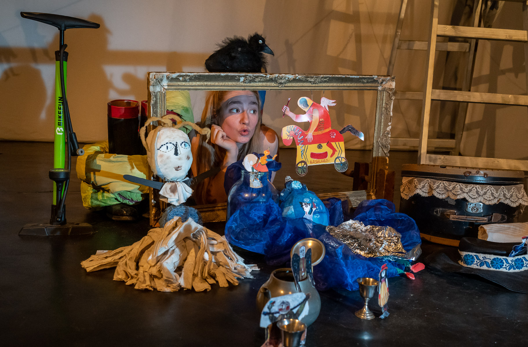 Önarckép bábbal Fotó Barabás Zsolt